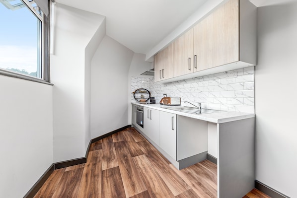 Studio | Private kitchen | Fridge, microwave, electric kettle