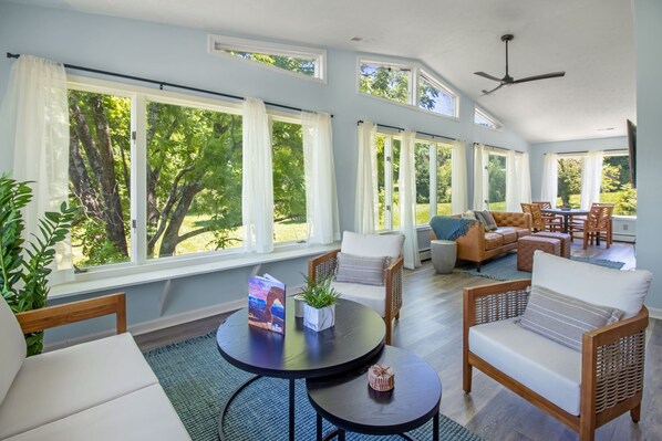 電視、DVD 播放機、足球機