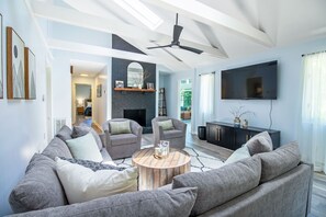 電視、DVD 播放機、足球機