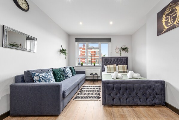 Studio | Living area - Cozy Serviced En-suite Room Sydenham London Se26 (London)