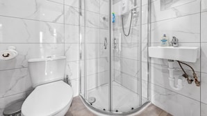 A modern bathroom with a glass-enclosed shower, a toilet, and a sink with a mirror above it. - Sleep 4 Serviced Ensuite Room Sydenham London Se26 (London)