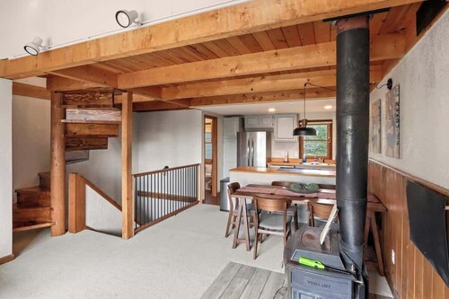Riverbend Retreat-Pet friendly and amazing views