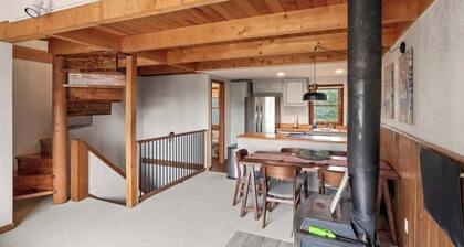 Riverbend Retreat-Pet friendly and amazing views
