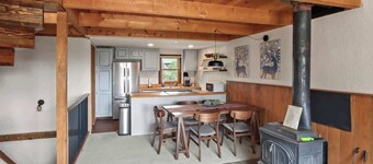 Riverbend Retreat-Pet friendly and amazing views