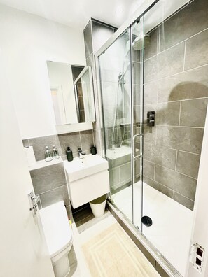 Bathtub, hair dryer