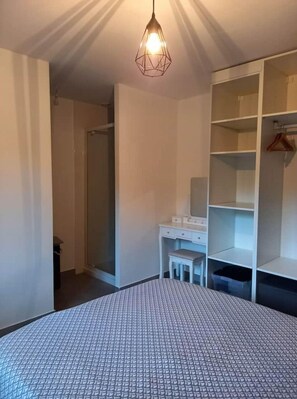 1 bedroom, soundproofing, iron/ironing board, travel crib