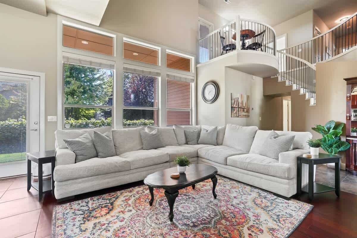 Älytelevisio, takka, työhuone