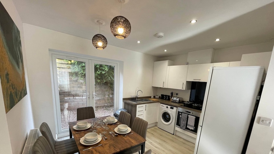 3 Bedroom New House with WiFi