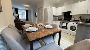 House | In-room dining