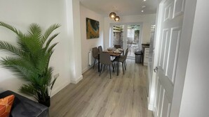 Rumah | Makan di kamar