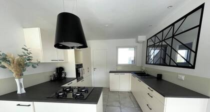 Maison Moderne et Familiale Proche de la Nature