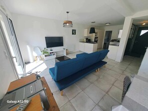 Smart TV, books, music library, stereo