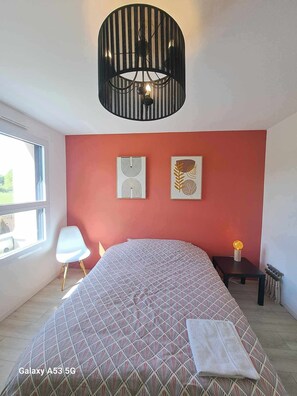 4 bedrooms, desk, travel cot, free WiFi