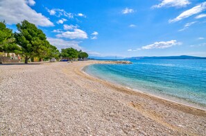 Beach nearby - Holiday apartment mit Balkon (Crikvenica)