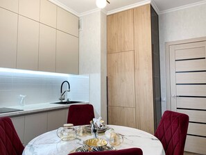 Dining - Апартаменты с современным дизайном, с элементами нашей  национальной культуры.
 (Astana)