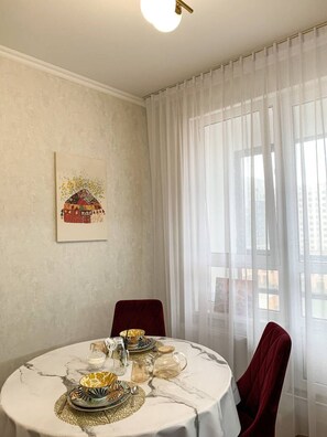 Dining - Апартаменты с современным дизайном, с элементами нашей  национальной культуры.
 (Astana)
