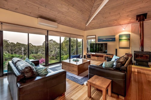 PRIVATE & PICTURESQUE COUNTRYSIDE ESCAPE FEATURING A SPARKLING POOL AND SPA