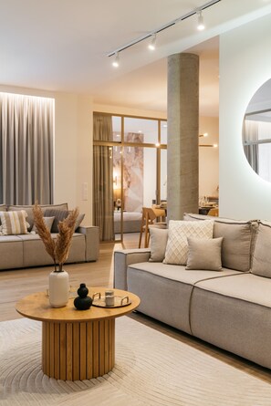 デラックス アパートメント | リビングルーム | スマートテレビ