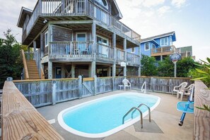 Unclassified image, 4 of 48, button