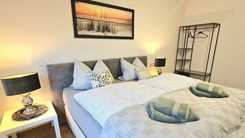 2 Schlafzimmer, Schreibtisch, schallisolierte Zimmer