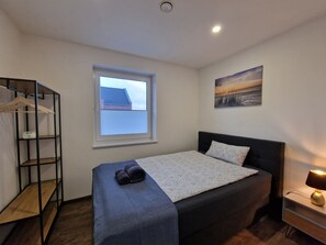 2 bedrooms, travel crib, WiFi