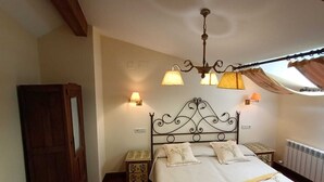 Ropa de cama de alta calidad, escritorio, cuna de viaje y wifi gratis