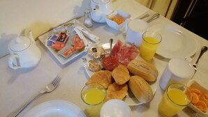 Desayuno continental incluido todos los días