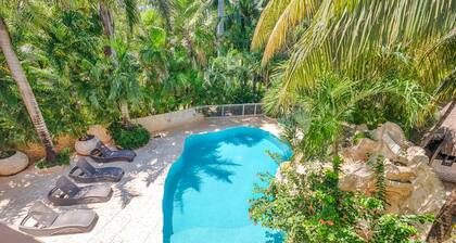 Contemporary elegance at it's finest in this 5 bedroom luxury villa!