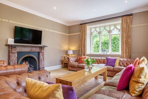 Smart TV, fireplace, DVD player, stereo - Number One a fabulous historic property with hot tub, cinema room and own bar. (Windermere)