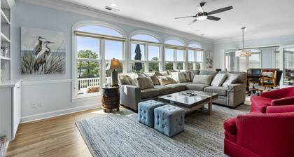 *Star Gazer* Beautiful Marsh front Villa in DeBordieu, elevator, pool access