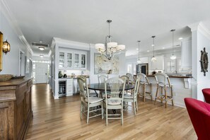 Dining - Star Gazer Beautiful Marsh front Villa in DeBordieu, elevator, pool access (Georgetown)