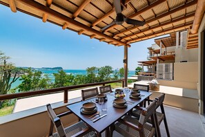 Outdoor dining - Endless Ocean Views and Direct Beach Access (Huatulco)