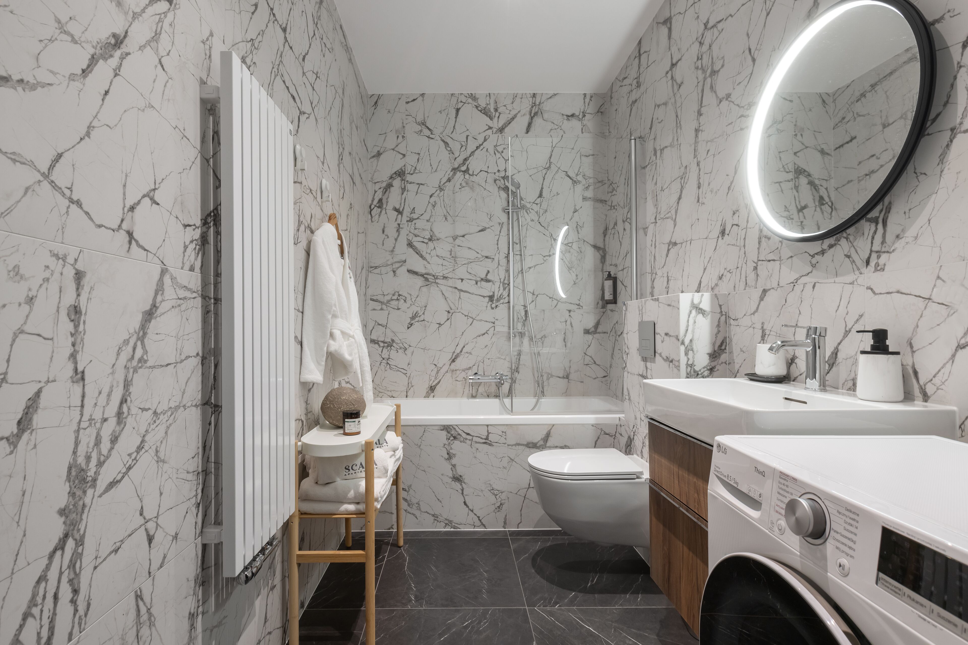Classic Studio, Courtyard View (C10) | Bathroom | Combined shower/bathtub, hair dryer, towels, soap