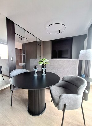 Suite monolocale Classic, balcone (E33) | Biancheria da letto ipoallergenica, con stile personalizzato