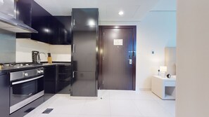Deluxe Studio | Private kitchen | Fridge, microwave, oven, stovetop