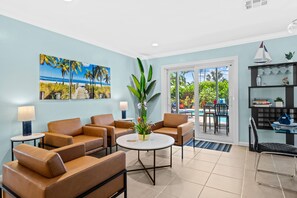 TV, stereo - Pelican Landing – Your Peaceful Tropical Escape with a Heated Pool in Fort Lauderdale! (Fort Lauderdale)