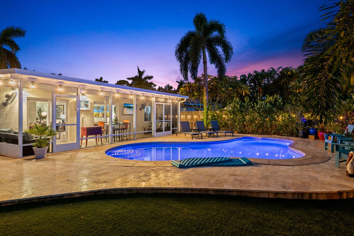 Welcome to Pelican Landing, A Cozy Tropical Heated Pool Home!