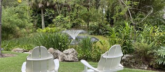 Beautiful 3 bedroom 2 bathroom 9 min from the beach. Hot tub. 2 blocks to trail