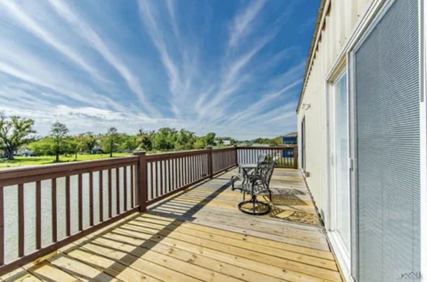 Terrace/patio - Cozy Bayou Fishing Camp on Brady Road with private Boat Launch and great views! (Theriot)