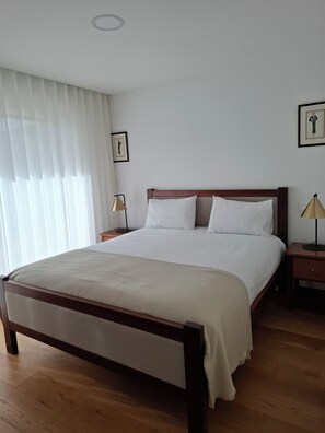 4 slaapkamers, een kluis op de kamer, een bureau