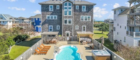 حمّام سباحة خارجي، حمّام سباحة مُدفَّأ