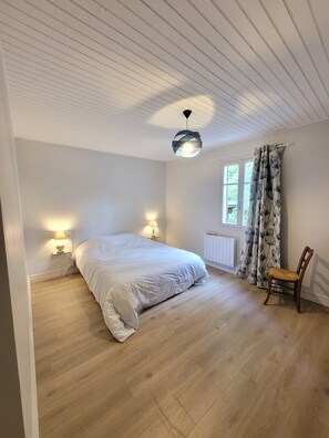 10 slaapkamers, een strijkplank/strijkijzer, reisbedje, gratis wifi