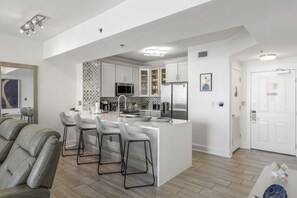 Interior - "Reel Sunset" 1 Bedroom-sleeps 4-Ocean View (Panama City Beach)