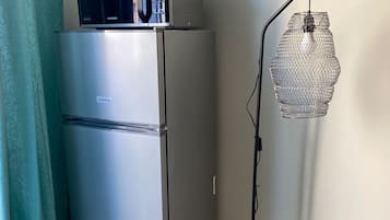 大冰箱、微波炉、烤箱、烤面包机