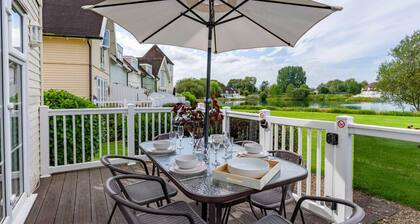 A new england lakeside lodge that sleeps 6 guests in 3 bedrooms