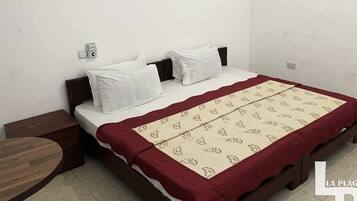 9 bedrooms, WiFi, bed sheets