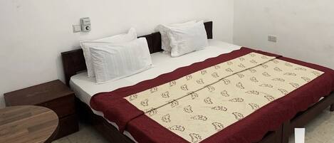 9 chambres, Wi-Fi, literie fournie