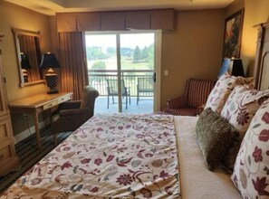 2 bedrooms, iron/ironing board, WiFi, bed sheets - Location, location, location....just 2 miles from Dollywood. (Pigeon Forge)