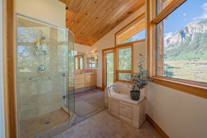 Towels - Sunny Skyland Home w/ Hot Tub and Garage Apartment! On the golf course! (Crested Butte)