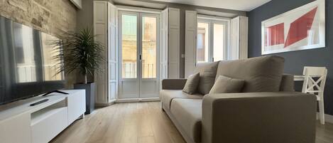 Smart-TV, Videospiele, DVD-Player, Videothek